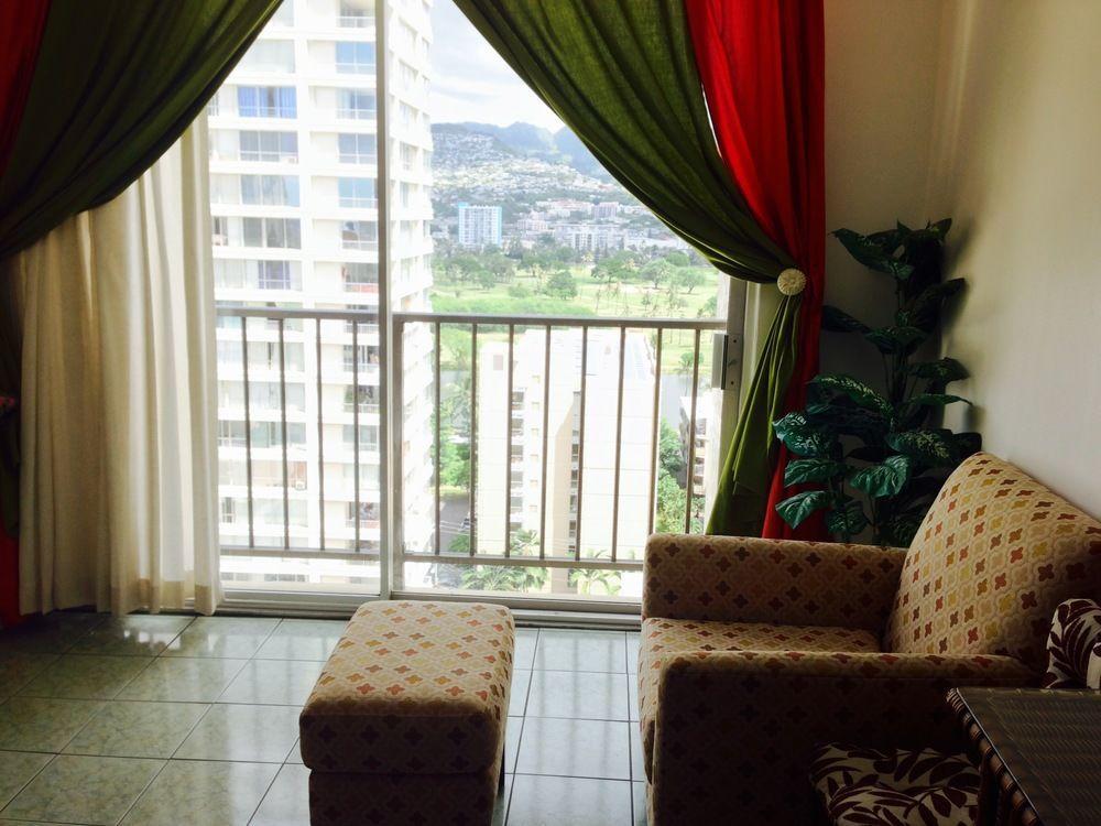 Jenny's Waikiki Apartment *